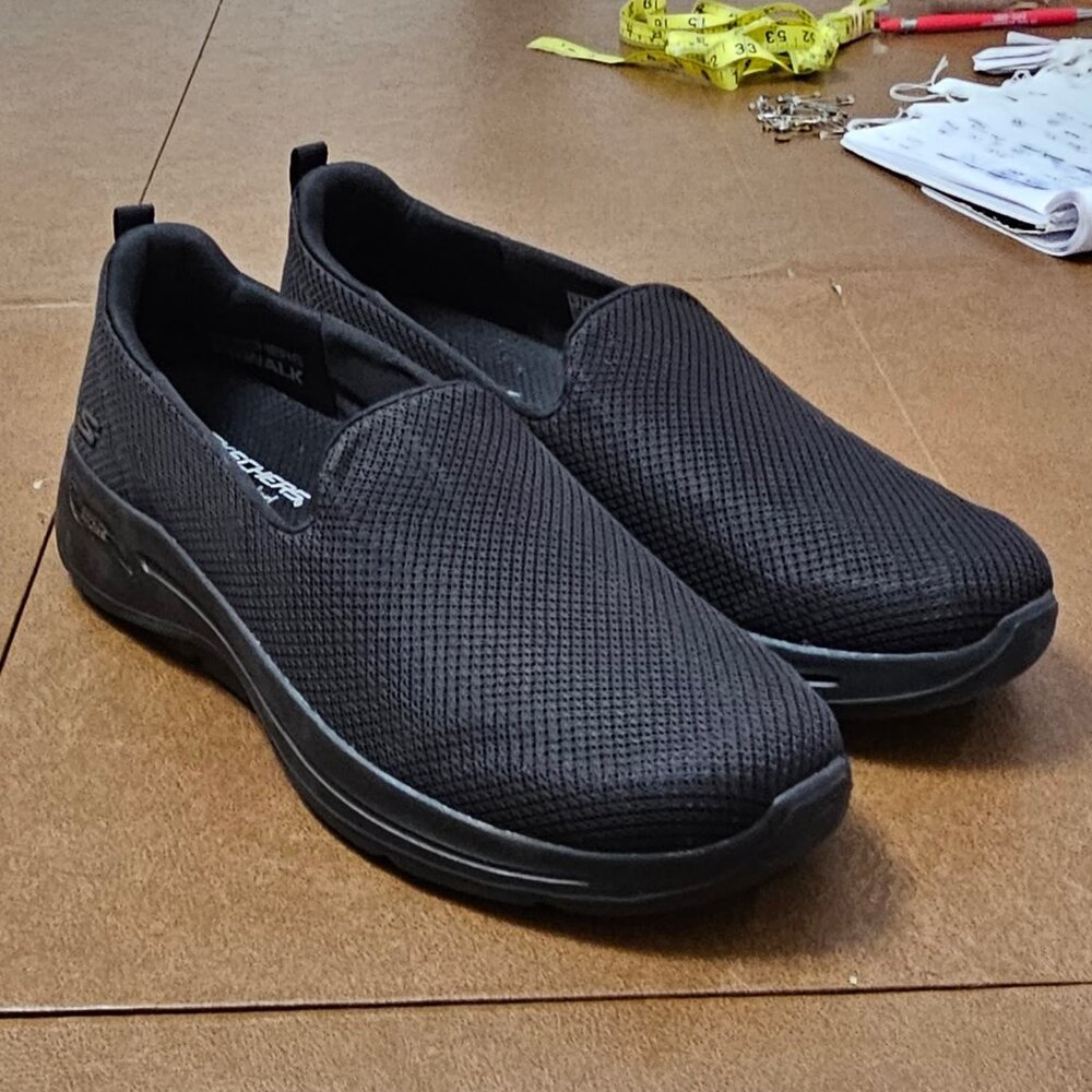 Skechers Go-Walk Arch Fit Air Cool slip on size 12